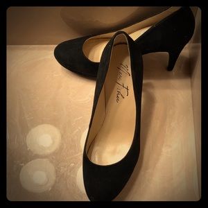 Marc Fisher platform pump